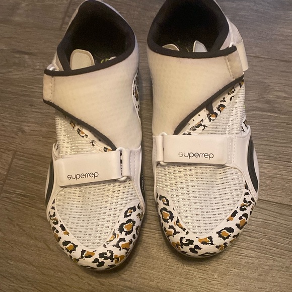 Nike Spin Shoes - Peloton Compatible - Picture 1 of 4